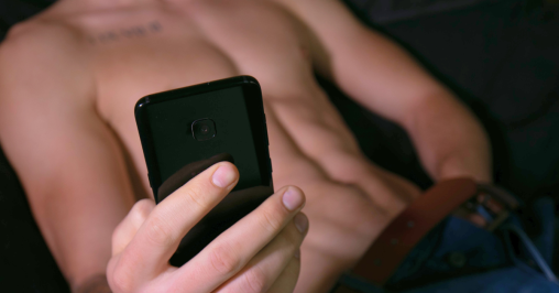 5 astuces pour des dickpics de pro : L'art du sexting